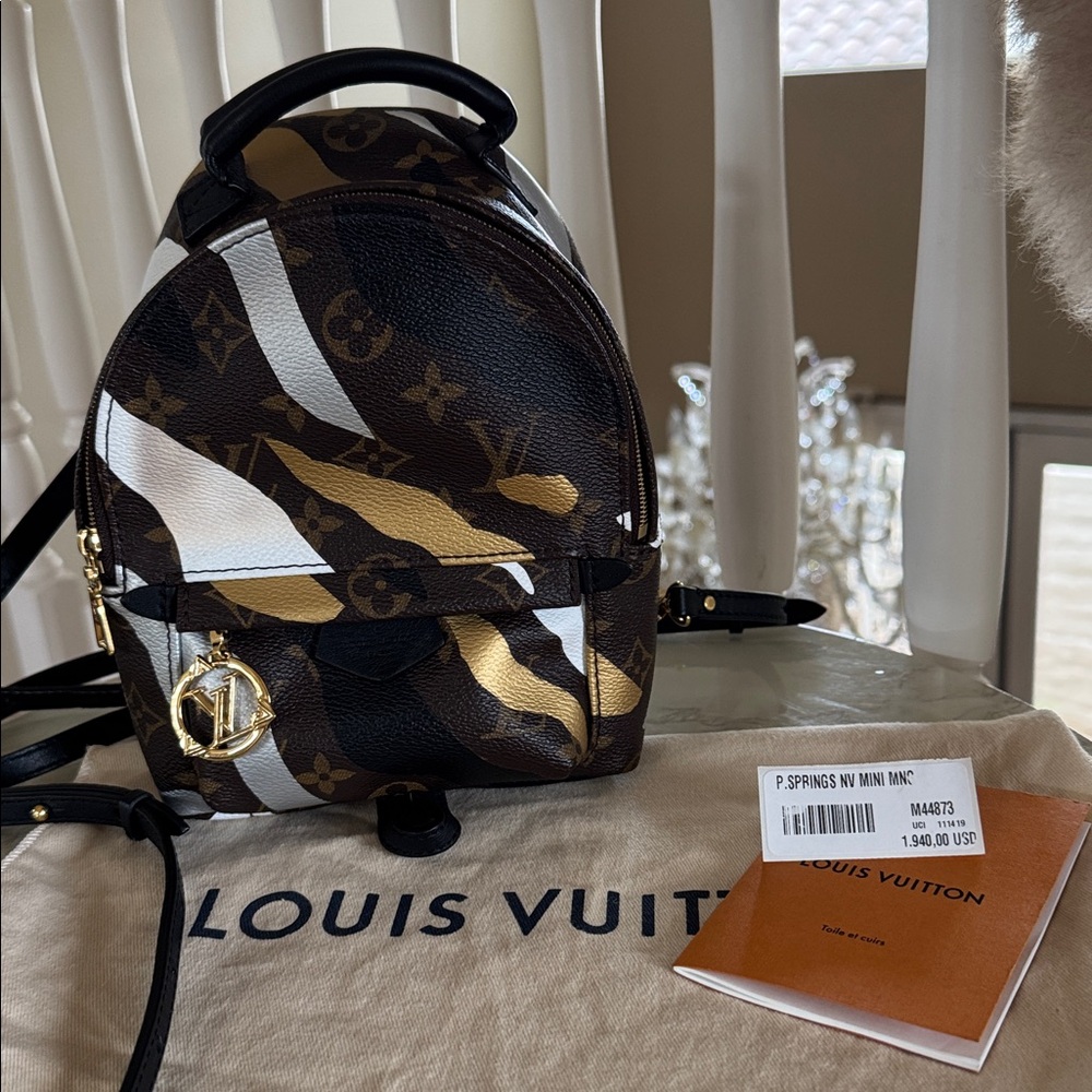Louis Vuitton Ltd. Ed. League of Legends Palm Springs - Picture 3 of 16